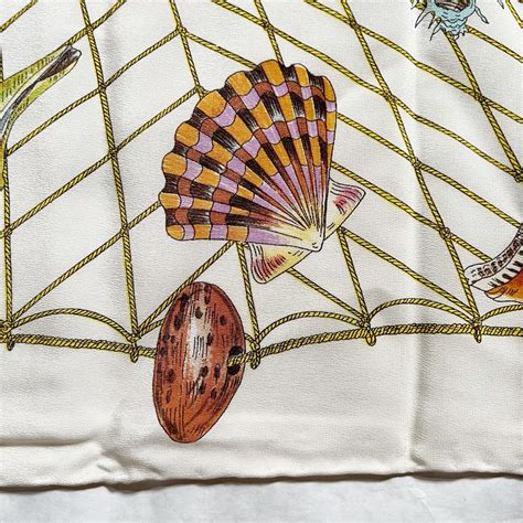 gucci shell scarf